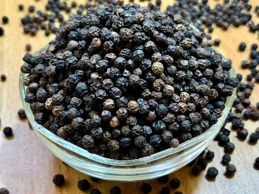 JS90 FOODS 100GM Kali Mirch (Sabut Black Pepper) – Bold & Pungent Whole Peppercorns for Cooking, Seasoning & Ayurvedic Use